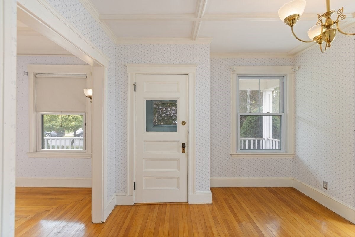 20 Lexington Ave, Haverhill, MA, 20 Lexington Ave, Haverhill, MA Photo #5