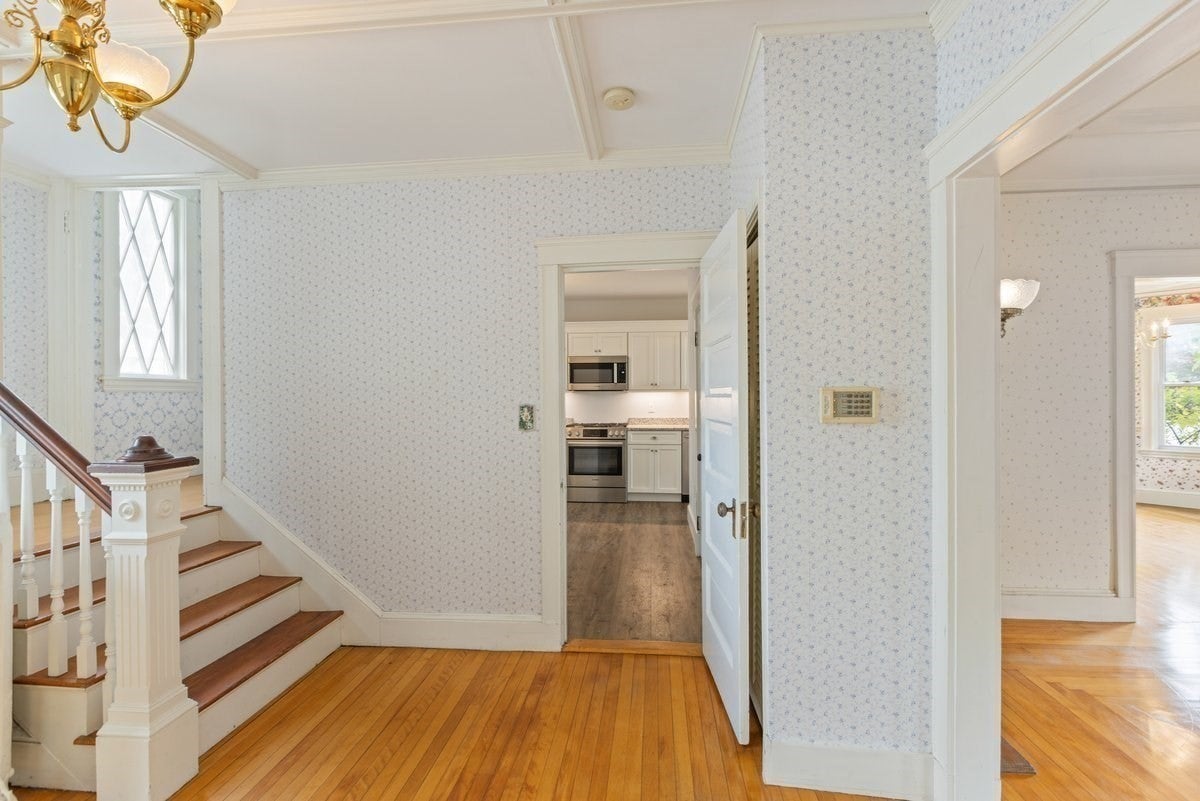 20 Lexington Ave, Haverhill, MA, 20 Lexington Ave, Haverhill, MA Photo #4