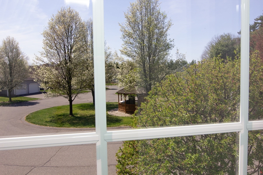 Chicopee, Massachusetts 01020, United States, 2 Bedrooms Bedrooms, ,2 BathroomsBathrooms,Residential,Contingent,117732