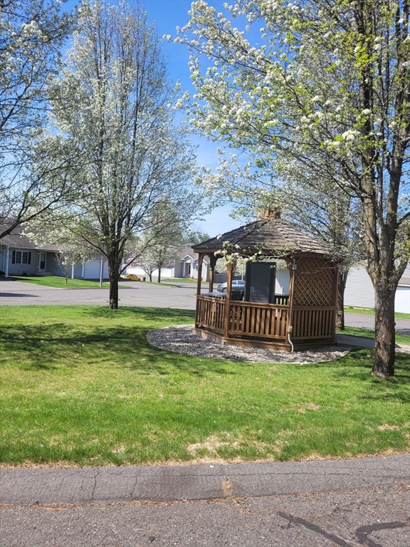 Chicopee, Massachusetts 01020, United States, 2 Bedrooms Bedrooms, ,2 BathroomsBathrooms,Residential,Contingent,117732