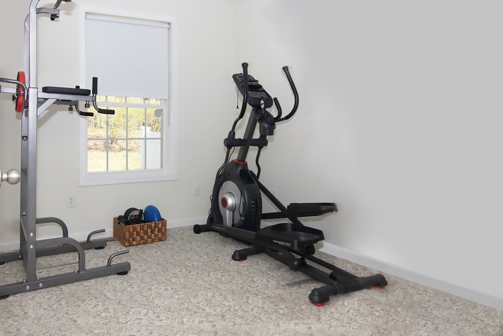 Chicopee, Massachusetts 01020, United States, 2 Bedrooms Bedrooms, ,2 BathroomsBathrooms,Residential,Contingent,117732