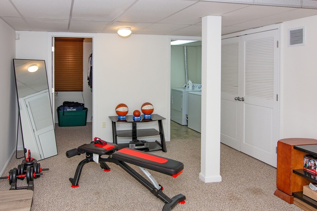 Chicopee, Massachusetts 01020, United States, 2 Bedrooms Bedrooms, ,2 BathroomsBathrooms,Residential,Contingent,117732