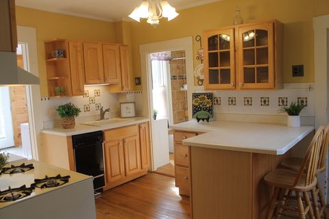 Photo of 112 Cottage St #1st floor, Franklin, MA 02038 (MLS # 73486617)