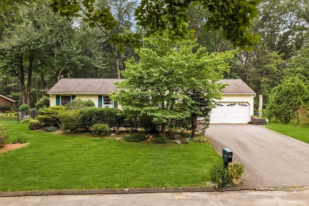 22 Carillon Circle, Easthampton, MA, 22 Carillon Circle, Easthampton, MA Photo #2