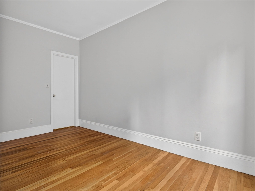 232 Newbury Street 32