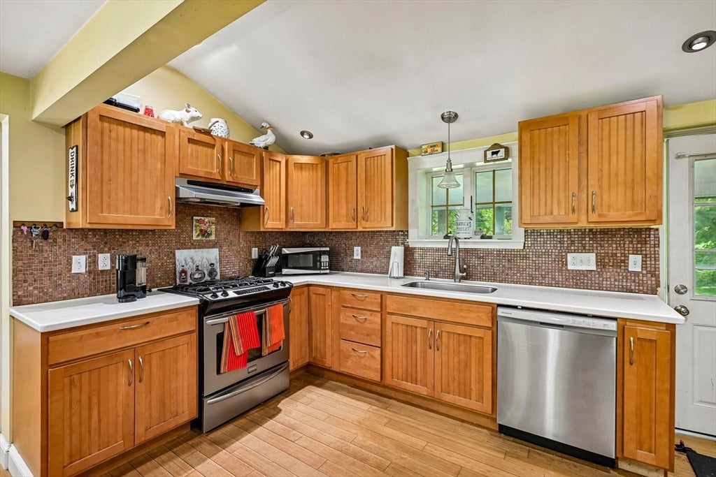 552 Plain St, Stoughton, MA, 552 Plain St, Stoughton, MA Photo #12