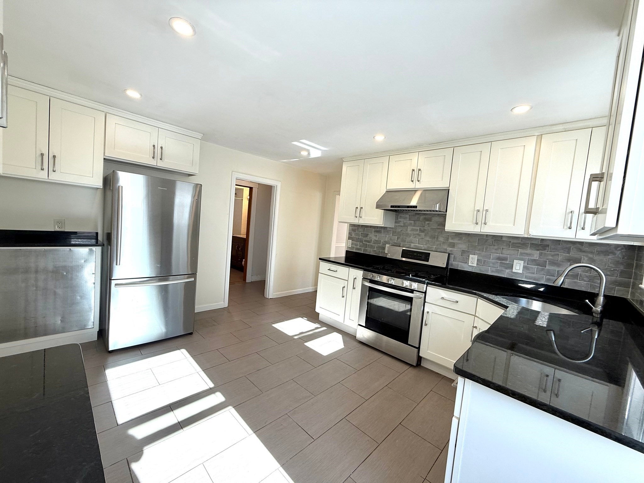 11 Melbourne Ave #1, Newton, MA Photo #2