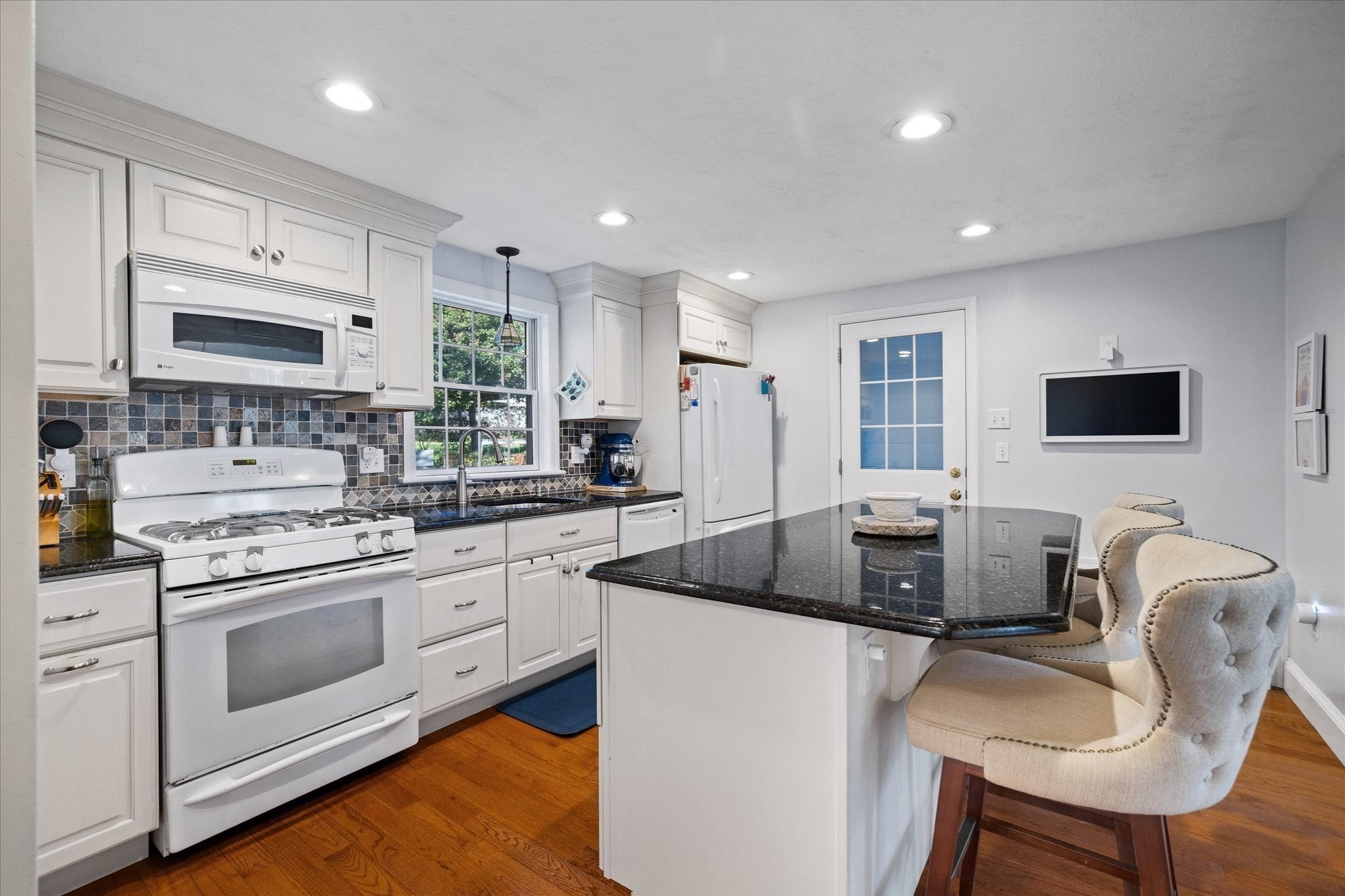 57 Forest St, Worcester, MA Photo #6