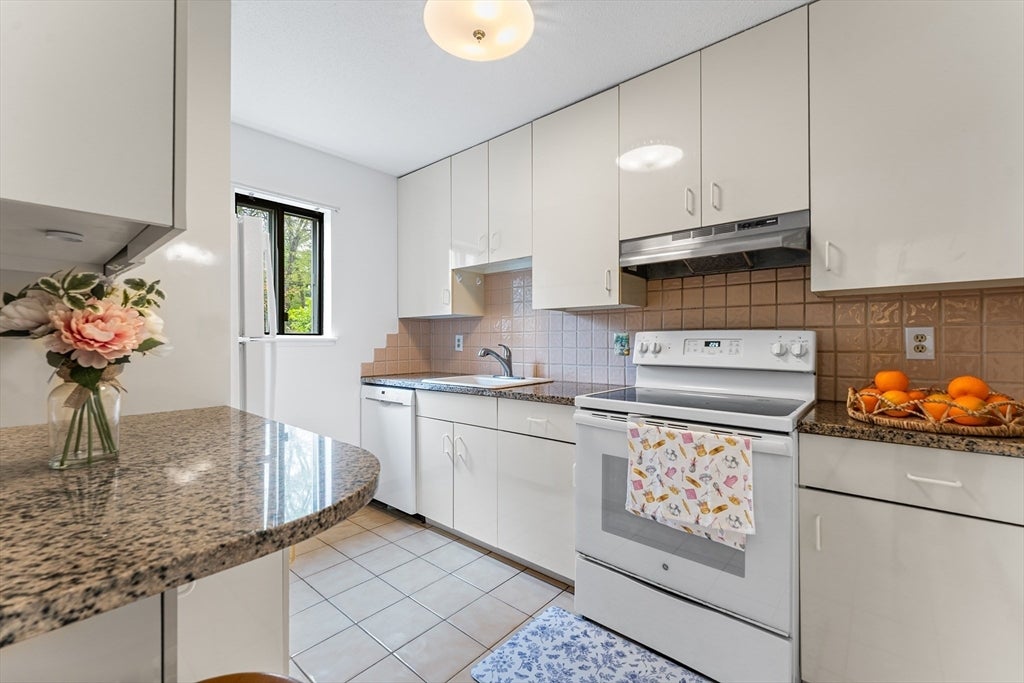 42 Village Brook Ln #42, Natick, MA, 42 Village Brook Ln #42, Natick, MA Photo #5