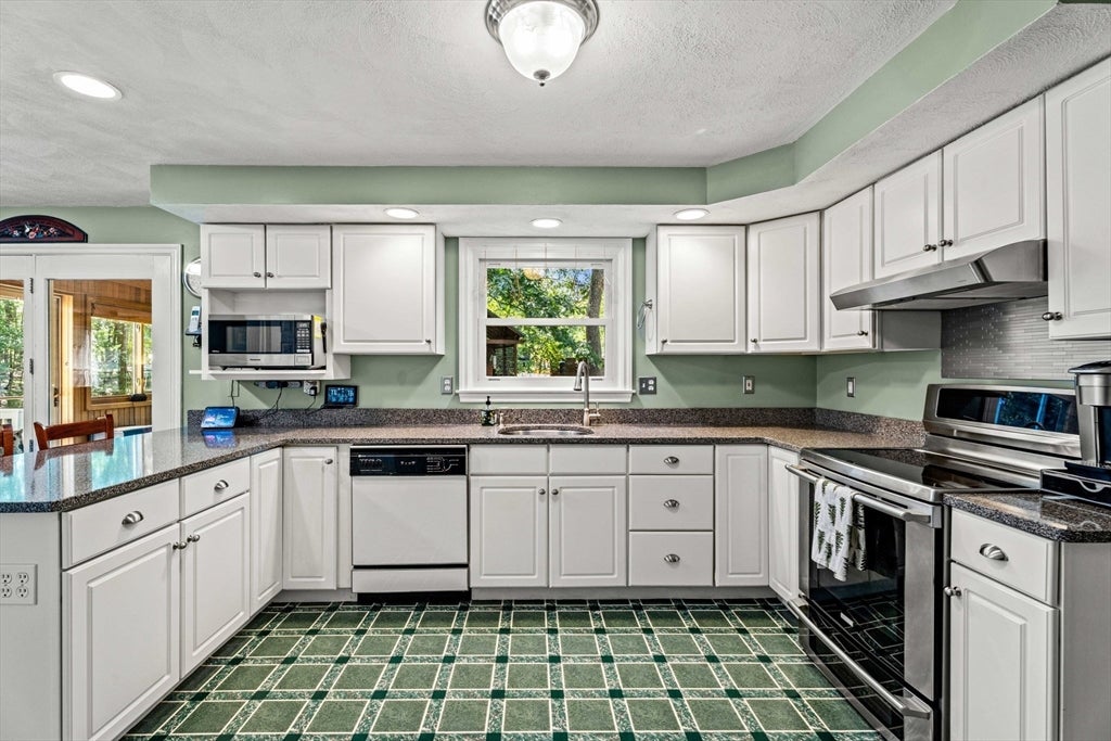 4 Mulberry Street, Groveland, MA, 4 Mulberry Street, Groveland, MA Photo #6