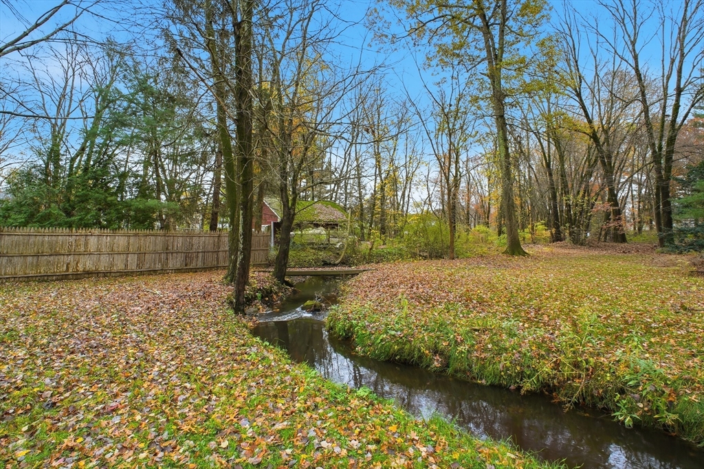 Agawam, Massachusetts 01030, United States, 4 Bedrooms Bedrooms, ,2 BathroomsBathrooms,Residential,Active,238096