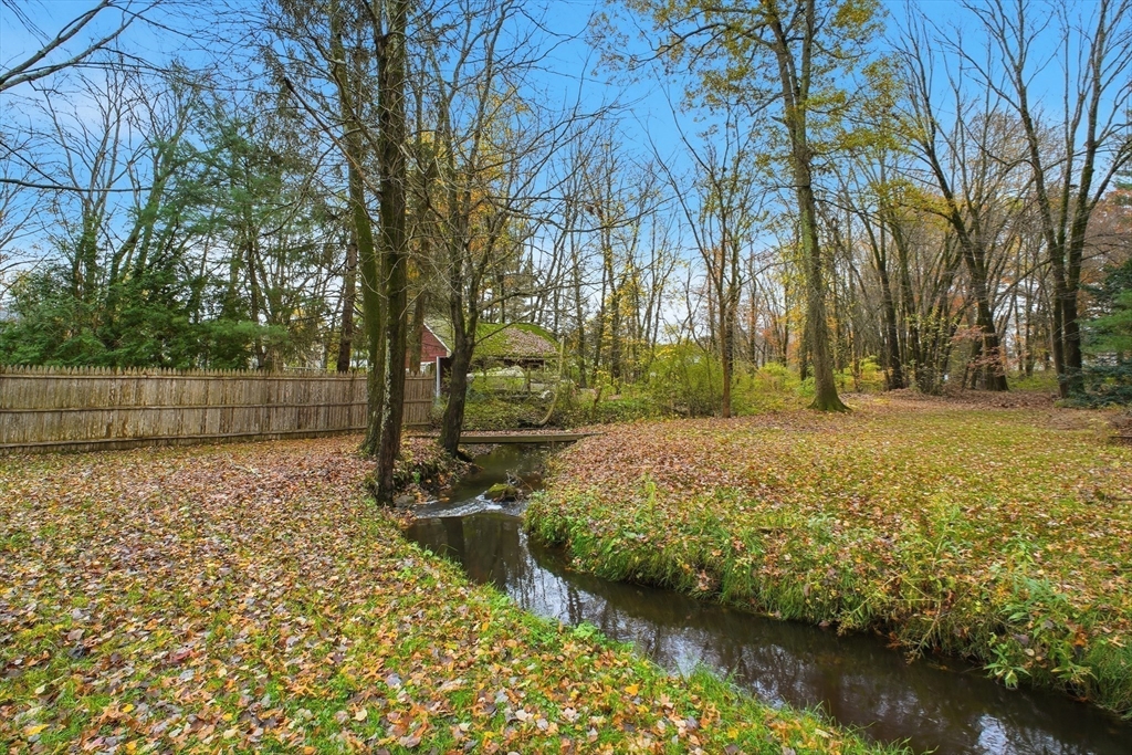 Agawam, Massachusetts 01030, United States, 4 Bedrooms Bedrooms, ,2 BathroomsBathrooms,Residential,Active,238096