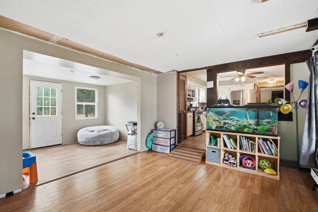 Agawam, Massachusetts 01030, United States, 4 Bedrooms Bedrooms, ,2 BathroomsBathrooms,Residential,Active,238096