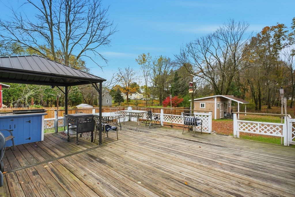 Agawam, Massachusetts 01030, United States, 4 Bedrooms Bedrooms, ,2 BathroomsBathrooms,Residential,Active,238096