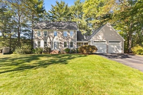 10 Sleepy Hollow Cir North Attleboro MA 02760