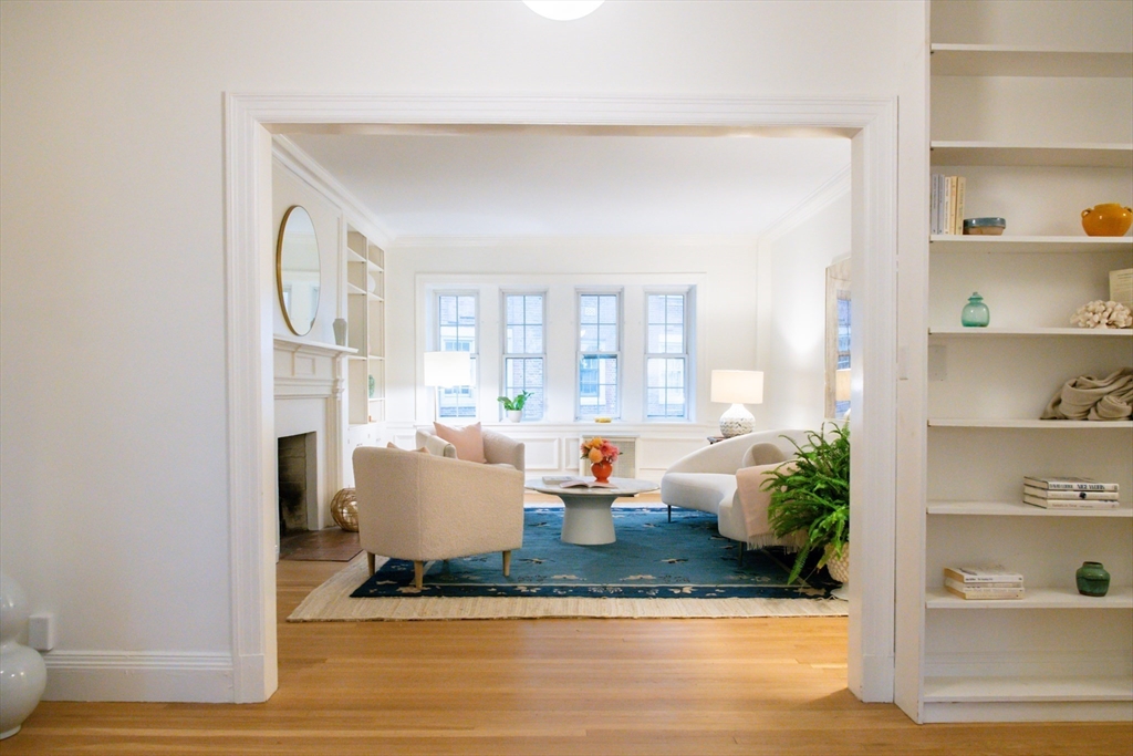 986 Memorial Drive 404