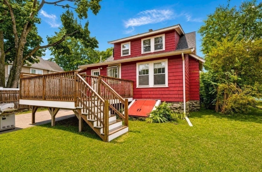 18 Fales Rd