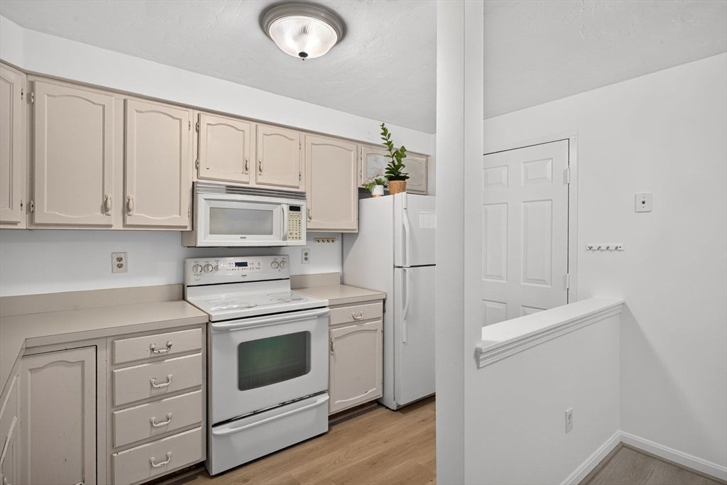 2 Englewood Dr #F8, Harwich, MA Photo #7