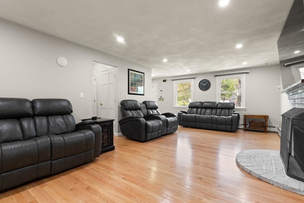 8 Matthew Lane, Chelmsford, MA Photo #6