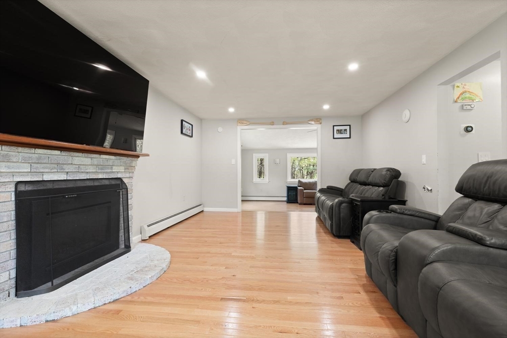 8 Matthew Lane, Chelmsford, MA Photo #4