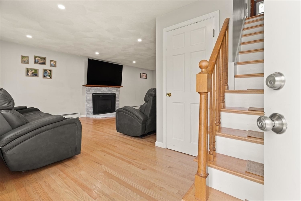 8 Matthew Lane, Chelmsford, MA Photo #3