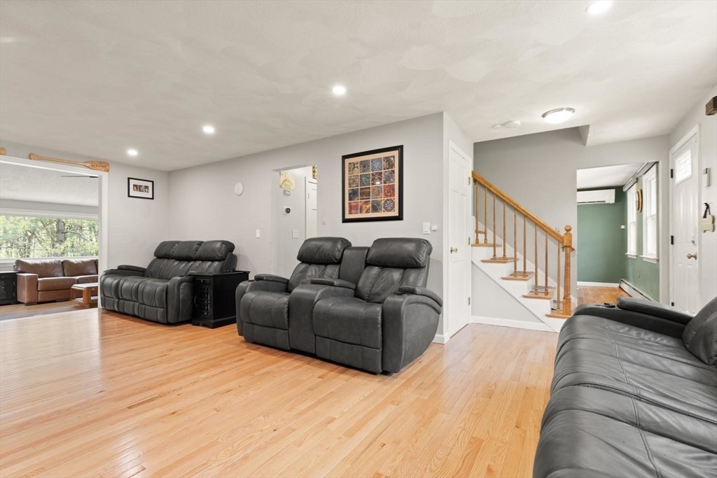 8 Matthew Lane, Chelmsford, MA Photo #5