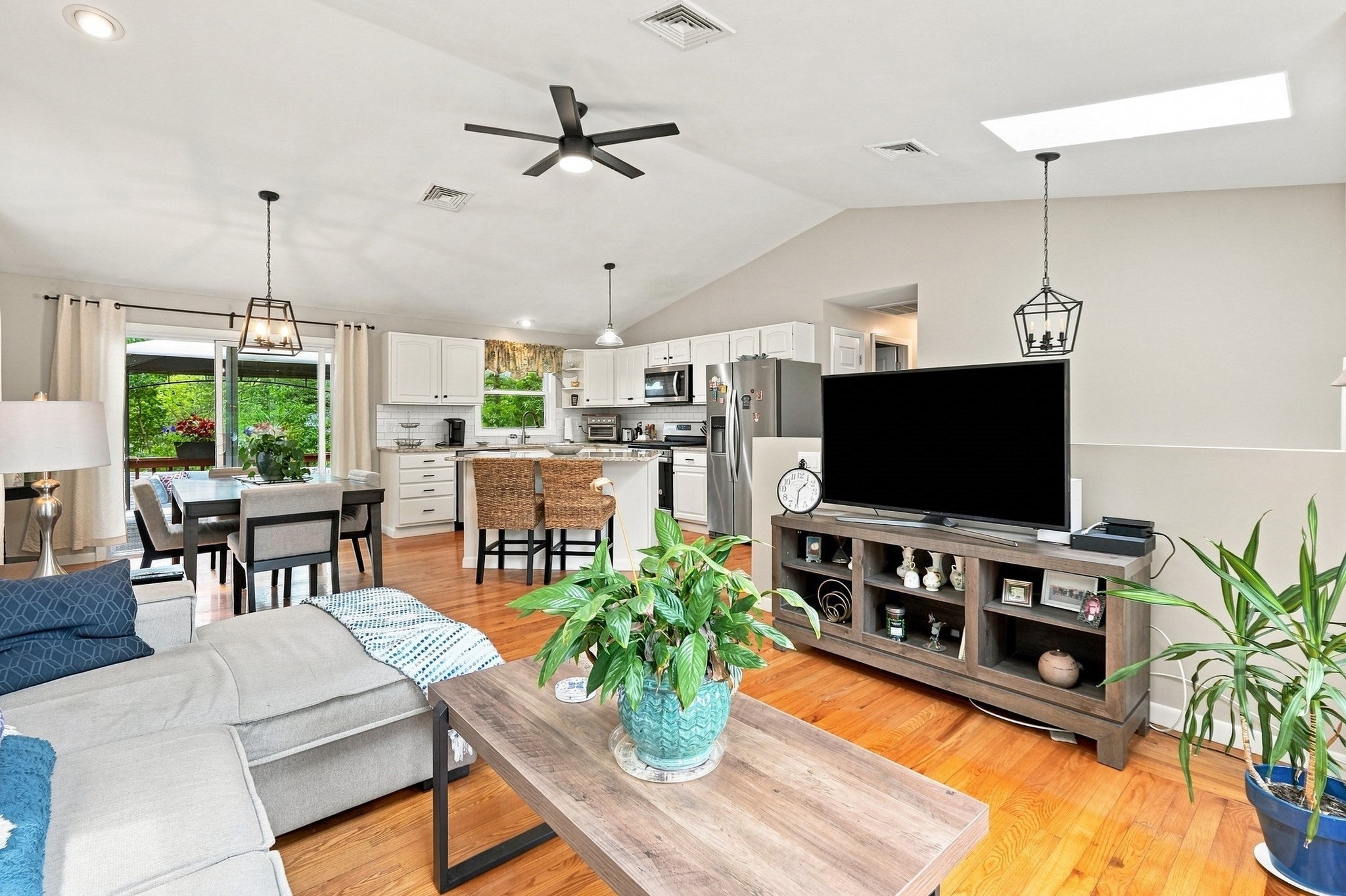 32 Mountaindale Rd, Smithfield, RI, 32 Mountaindale Rd, Smithfield, RI Photo #6