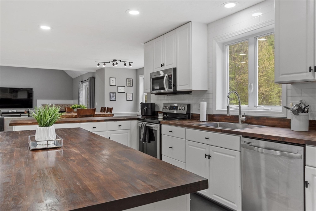 731 Foster Rd, Ashby, MA Photo #10