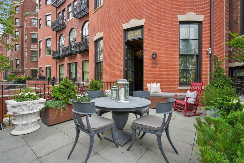 409-411 Commonwealth Ave B