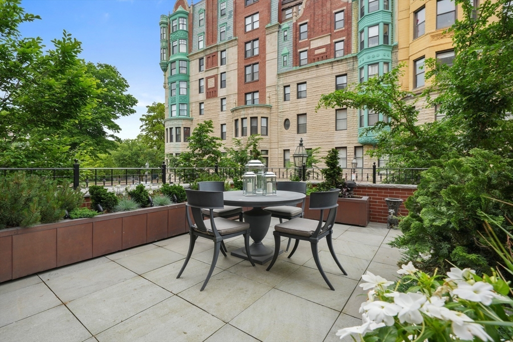 409-411 Commonwealth Ave B