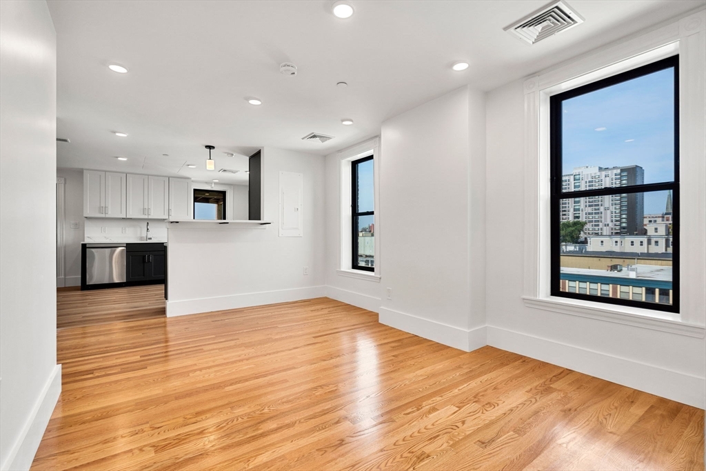 Cambridge, Massachusetts 02139, United States, 4 Bedrooms Bedrooms, ,2 BathroomsBathrooms,Residential,Active,163038