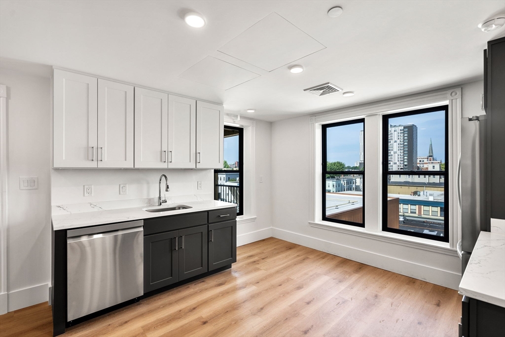 Cambridge, Massachusetts 02139, United States, 4 Bedrooms Bedrooms, ,2 BathroomsBathrooms,Residential,Active,163038