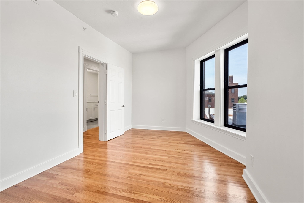 Cambridge, Massachusetts 02139, United States, 4 Bedrooms Bedrooms, ,2 BathroomsBathrooms,Residential,Active,163038