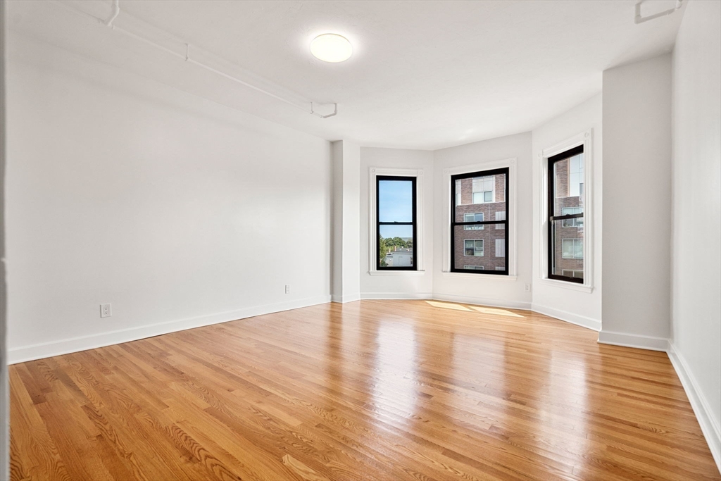 Cambridge, Massachusetts 02139, United States, 4 Bedrooms Bedrooms, ,2 BathroomsBathrooms,Residential,Active,163038