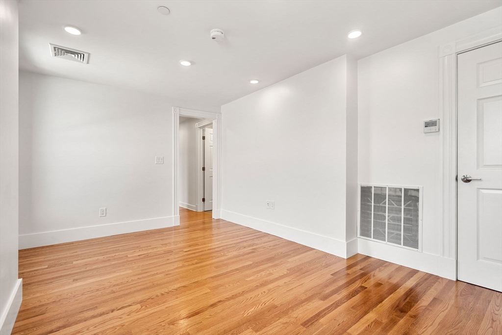 Cambridge, Massachusetts 02139, United States, 4 Bedrooms Bedrooms, ,2 BathroomsBathrooms,Residential,Active,163038