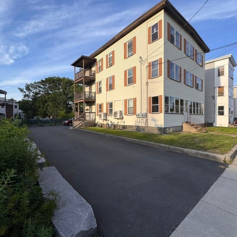 Photo of 230 Mechanic St, Leominster, MA
