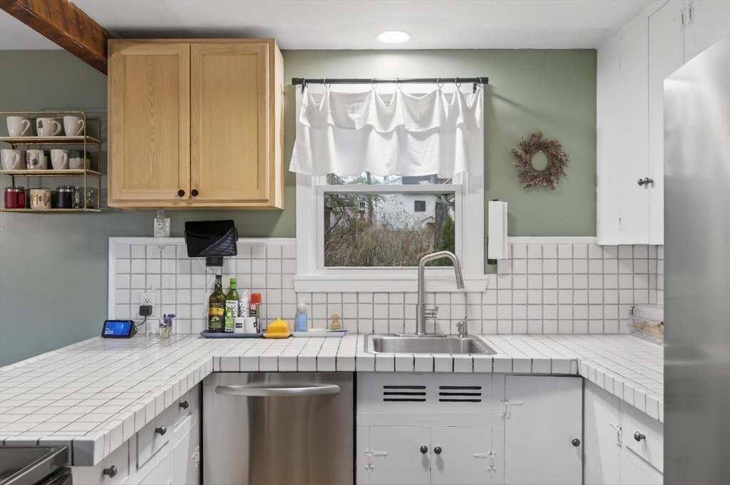 14 Francis Wyman Rd, Burlington, MA Photo #18