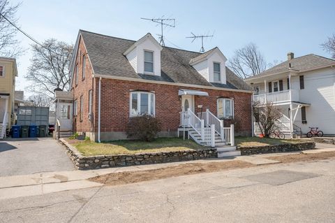 16 Central Ct Leominster MA 01453