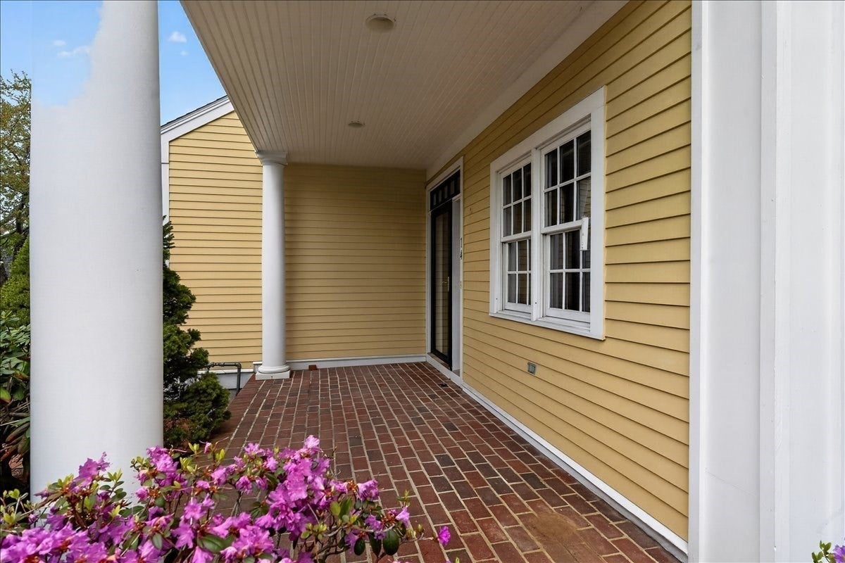 14 Whiting Ln