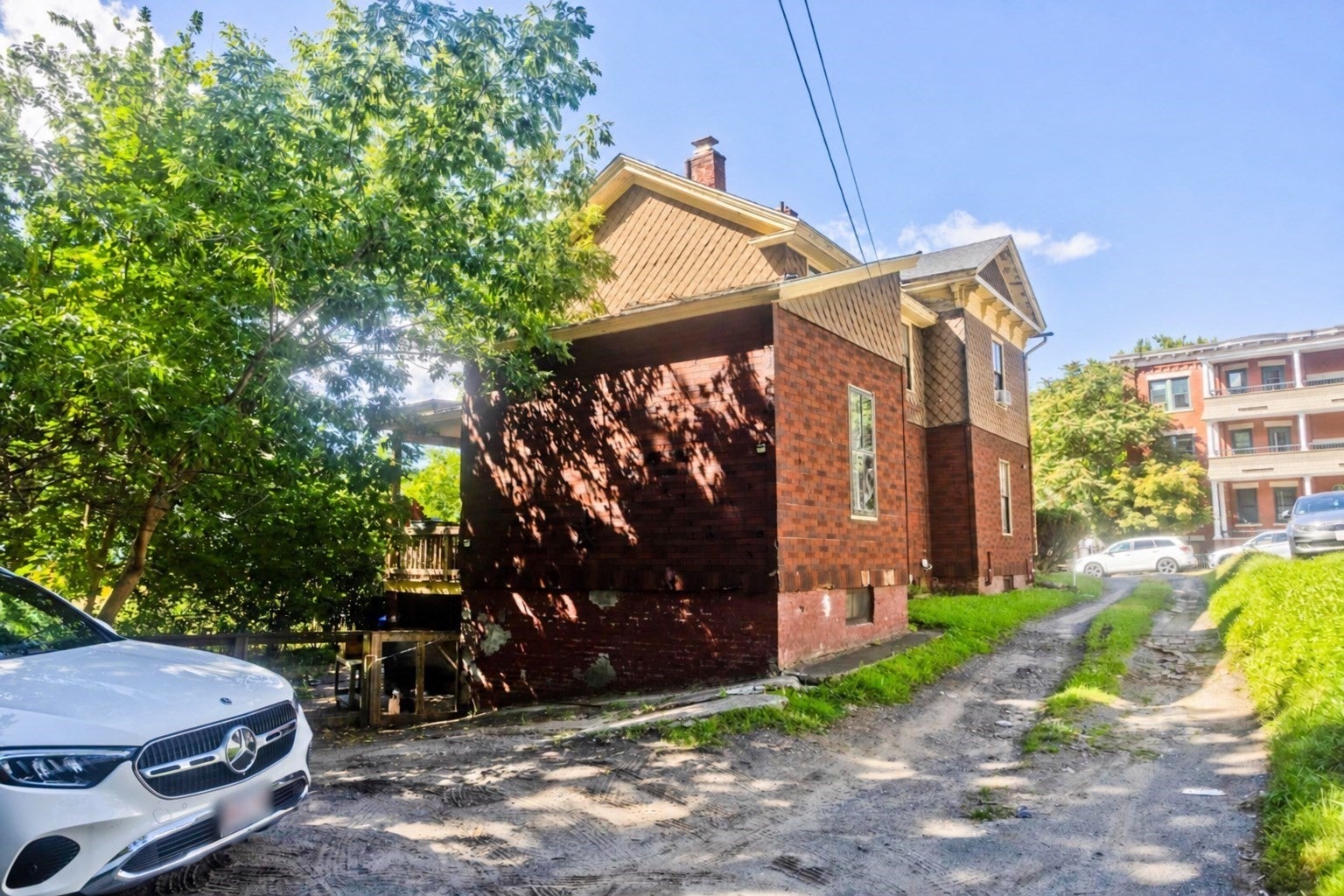 863 Worthington St