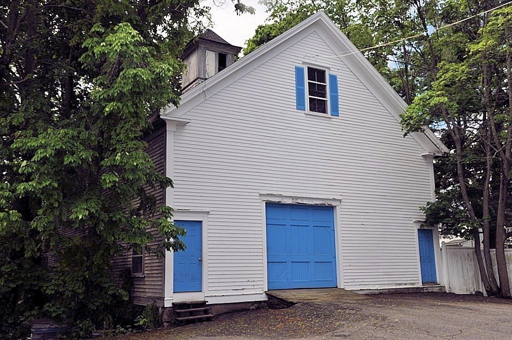15 Walnut Ave