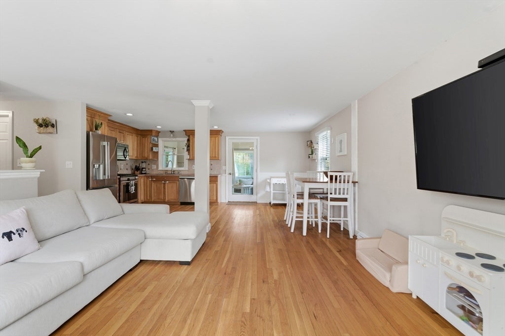8 Bicknell St