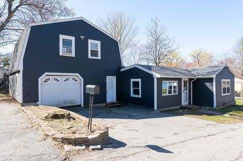 16 Meadowbank Rd Billerica MA 01821
