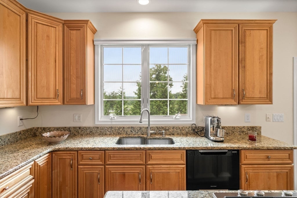 15 Fairways Ln, Methuen, MA, 15 Fairways Ln, Methuen, MA Photo #8