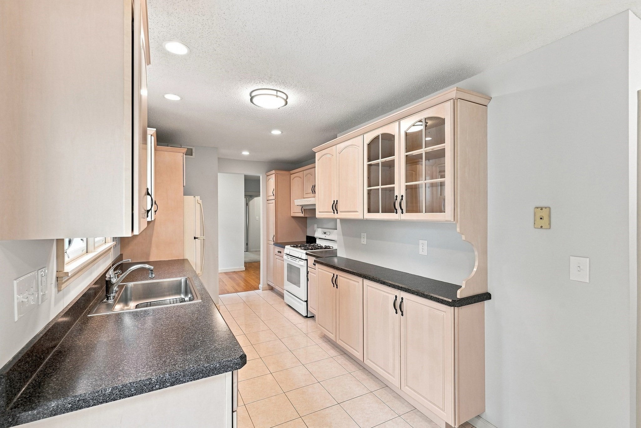 13 Parker St, Agawam, MA, 13 Parker St, Agawam, MA Photo #20