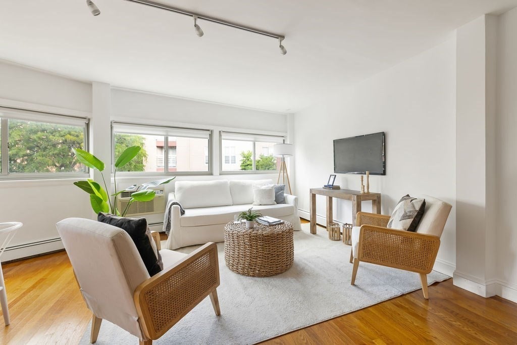Photo of 348 Franklin St #3A, Cambridge, MA
