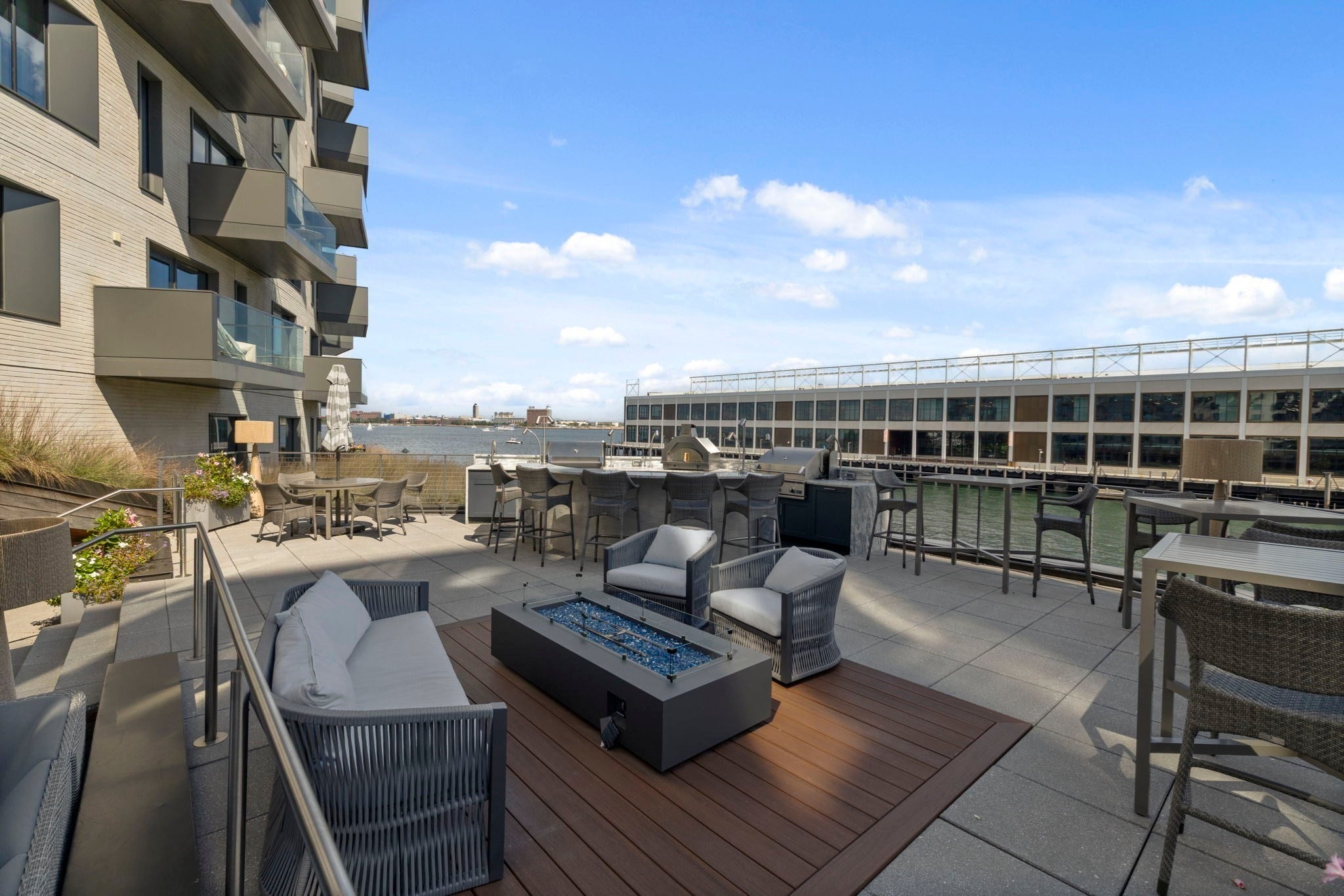300 Pier 4 Blvd #PHJ, Boston, MA Photo #38