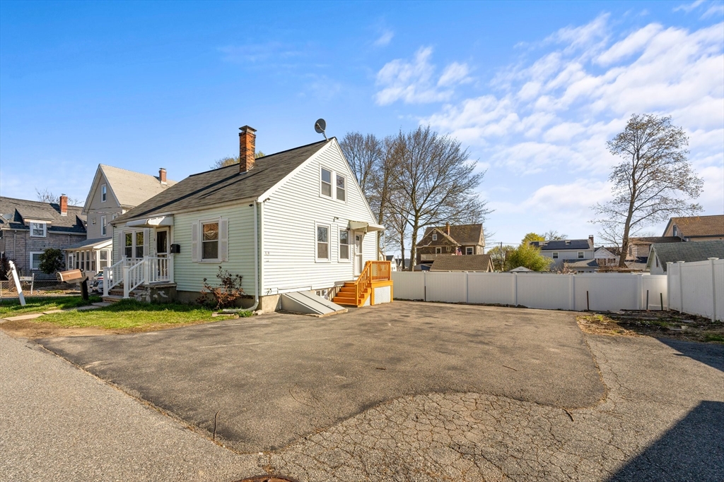 16 Lowell Ave
