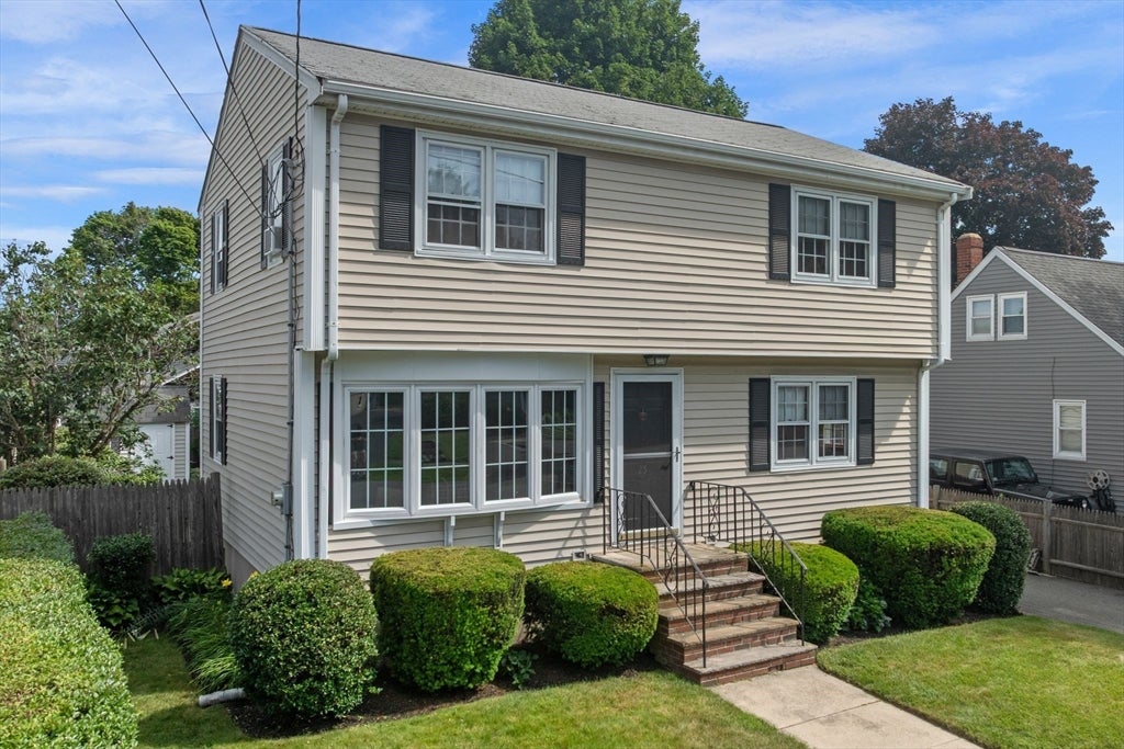 25 Colonial Rd