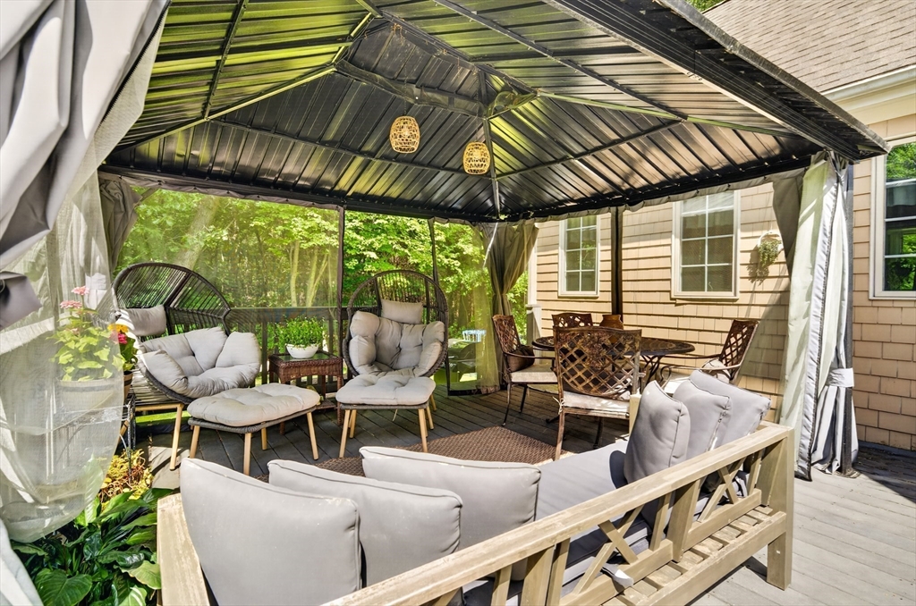 42 Medeiros Ln
